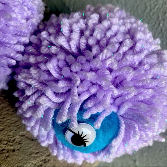 Lookey Loo Giant Skate Pom Poms - Picture 2 of 3